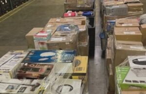 Uma investigação de sete anos terminou com cinco pessoas presas por roubar mais de US$ 300 mil de uma loja de varejo.