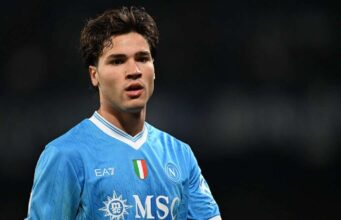 Napoli pretende estender contrato com Antonio Vergara