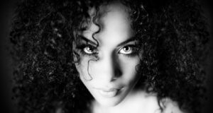 Mudanças rápidas de estilo: como as perucas modernas estão redefinindo a conveniência