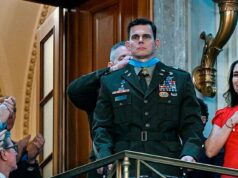 O piloto que ficou ferido durante a captura de Maduro recebeu uma medalha de honra