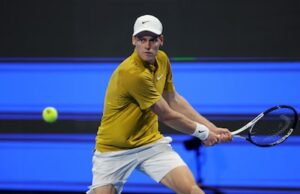 Sinner foi surpreendido em Doha por um tcheco de 20 anos, um frustrado Alcaraz escapou.