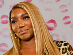 Nene Leakes e Arthur Horne se beijam em jogo dos Grizzlies