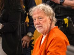 Timothy Busfield entrou com pedido de acusações de abuso sexual infantil