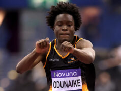 Tito Odunaike, de 16 anos, está fazendo história no Reino Unido