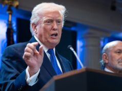 Trump diz que imporá nova tarifa global de 10% após desastre do SCOTUS