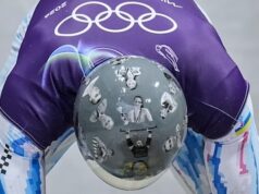 Glenn de Bois avança para a 8ª final, esqueleto ucraniano desclassificado por usar capacete comemorativo.