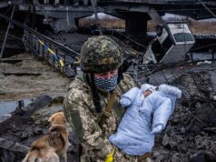 As promessas ocidentais de paralisar os ricos de Moscou evaporaram após quatro anos de lojas lotadas, carros importados e demonstrações de riqueza