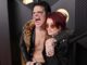 Yungblud e Sharon Osbourne compartilham momento emocionante do Grammy