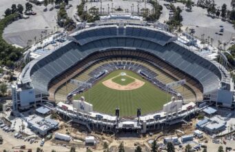 Os guias turísticos do Dodger Stadium não são sindicalizados, mas estão recebendo aumentos