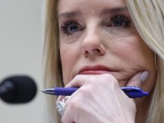 Bondi reivindica vitória na luta contra a proibição das máscaras do ICE; o tribunal decidiu o caso de forma diferente