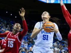 As mulheres da UCLA venceram Wisconsin no Senior Day, conquistando sua 21ª vitória consecutiva