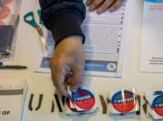 A confiança dos eleitores nas eleições dos EUA diminui em meio às críticas de Trump, restrições territoriais e temores do ICE