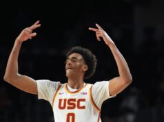 Alijah Arenas fez seu melhor jogo, levando o USC à vitória sobre o Indiana