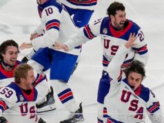 Os EUA venceram o Canadá e ganharam sua primeira medalha de ouro olímpica no hóquei masculino desde 1980