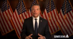 ‘Ele mente, ele serve de bode expiatório, ele distrai.’ Democratas respondem a Trump