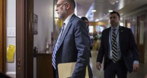 Califórnia processa administração Trump por bilhões em cancelamento de financiamento de energia limpa