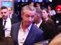 Newsom, no cenário mundial, acusou Trump de tentar suprimir a dissidência