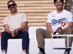 Como Stephen Nelson mantém isso em perspectiva como a principal voz de rádio dos Dodgers