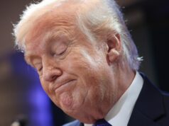 Trump atacou os juízes e anunciou novas tarifas globais de 10%.