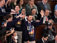 O goleiro de hóquei da seleção dos EUA recebeu a Medalha Presidencial da Liberdade