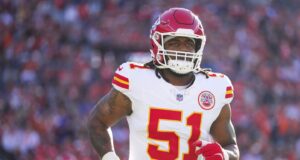 Chiefs libera DE Mike Danna