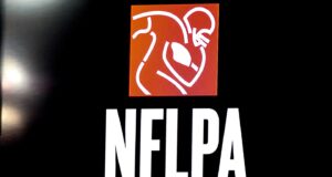 Craig Jones enviou foto de despedida da NFLPA por e-mail