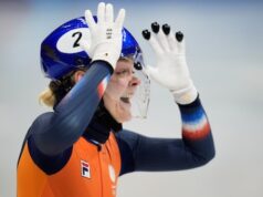 Este é o raciocínio por trás do uso de pontas dos dedos especiais em luvas para patinadores de velocidade de curta distância.