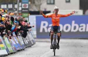 Campeonato Mundial de Ciclocross: Delano Heeren conquista ouro em casa para a Holanda