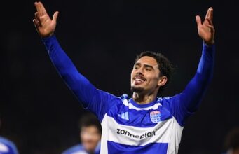 O PEC Zwolle assumiu a liderança no primeiro remate à baliza frente ao FC Volendam, a estreia básica do jovem de 16 anos.