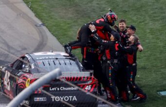 quedas, erros e triunfo de Tyler Reddick com a equipe de Michael Jordan