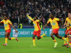 O Lens chegou às quartas de final da Copa da França depois de derrotar o Lyon na disputa de pênaltis.