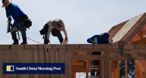 Os EUA eliminaram 92 mil empregos, num sinal de alerta para a economia de Trump.