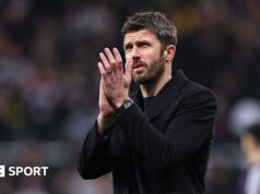 Man Utd: Sir Jim Ratcliffe diz que Michael Carrick está fazendo um ótimo trabalho como técnico interino