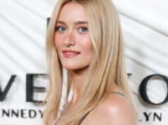 Sarah Pidgeon em Caroline Bassett Kennedy Code