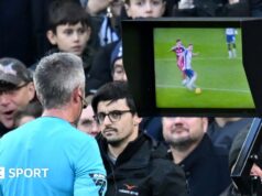 Handebol, impedimento, VAR – o futebol é muito complicado?