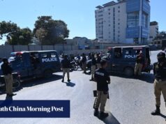 Os EUA chamaram de volta funcionários diplomáticos de Karachi e Lahore em meio a protestos pró-Irã no Paquistão.