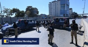 Os EUA chamaram de volta funcionários diplomáticos de Karachi e Lahore em meio a protestos pró-Irã no Paquistão.