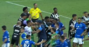 23 jogadores receberam cartão vermelho pela luta selvagem