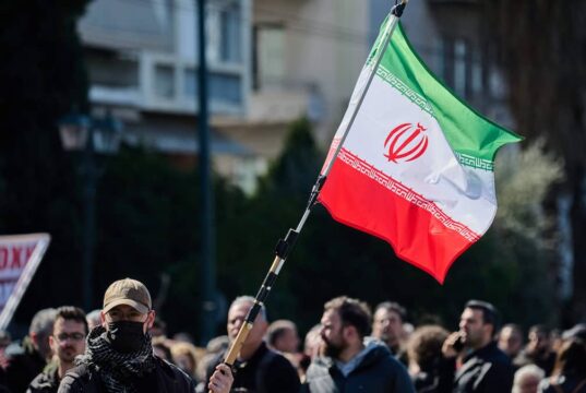 Irã pede vingança pela morte de Khamenei