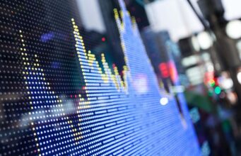 Mercado de ações hoje, 3 de março. Europa em vermelho intenso, Milão perde 4,7%. Em Wall Street