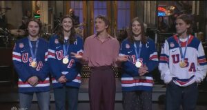 Estrelas do hóquei dos EUA zombam de Donald Trump sobre a indignação nas Olimpíadas de Inverno no monólogo do SNL com Connor Storrie