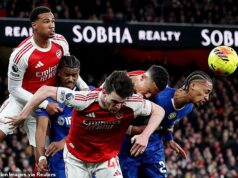 O grande debate sobre escanteios: Por que o absurdo na área é ilegal, como os árbitros ruins permitem que o caos dos lances de bola parada prevaleça – e o que isso significa para a Copa do Mundo: IAN LADYMAN