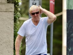 David Knox foi um dos grandes jogadores de rugby da era de ouro dos Wallabies. Agora ele é acusado de fazer uma violência bizarra com um vizinho em seu complexo de apartamentos.