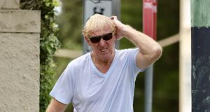 David Knox foi um dos grandes jogadores de rugby da era de ouro dos Wallabies. Agora ele é acusado de fazer uma violência bizarra com um vizinho em seu complexo de apartamentos.