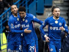 Os torcedores do Chelsea protestam contra a estrela de £ 70 milhões por seus comentários ‘perturbadores’ horas antes do jogo imperdível no Aston Villa