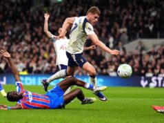 Tottenham x Crystal Palace – Premier League AO VIVO: Últimos placares e atualizações enquanto Jorgen Strand Larsen coloca os visitantes na frente em um primeiro tempo caótico que aprofunda a crise para Igor Tudor