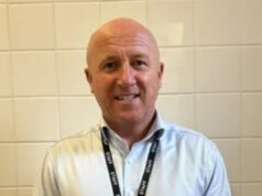 Em fotos: Diretor ‘agredido no clube de golfe por Joey Barton, que pode ter perdido a visão de um olho’, enquanto testemunhas se lembram de ter visto ‘poças de sangue na rua’ e o jogador de futebol foi detido por um mês