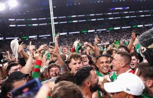 Cenas selvagens quando a estrela do sul de Sydney, Alex Johnston, faz história na NRL ao quebrar o recorde de tentativas de todos os tempos – mesmo quando Albo entra em campo