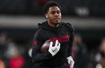 New York Giants deve assinar com o wide receiver Darnell Mooney um acordo de US$ 39 milhões para dar a Jaxson Dart outra arma