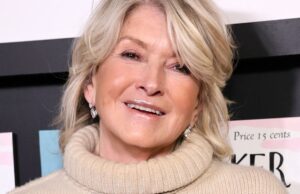 Martha Stewart usando pó de fixação Charlotte Tilbury